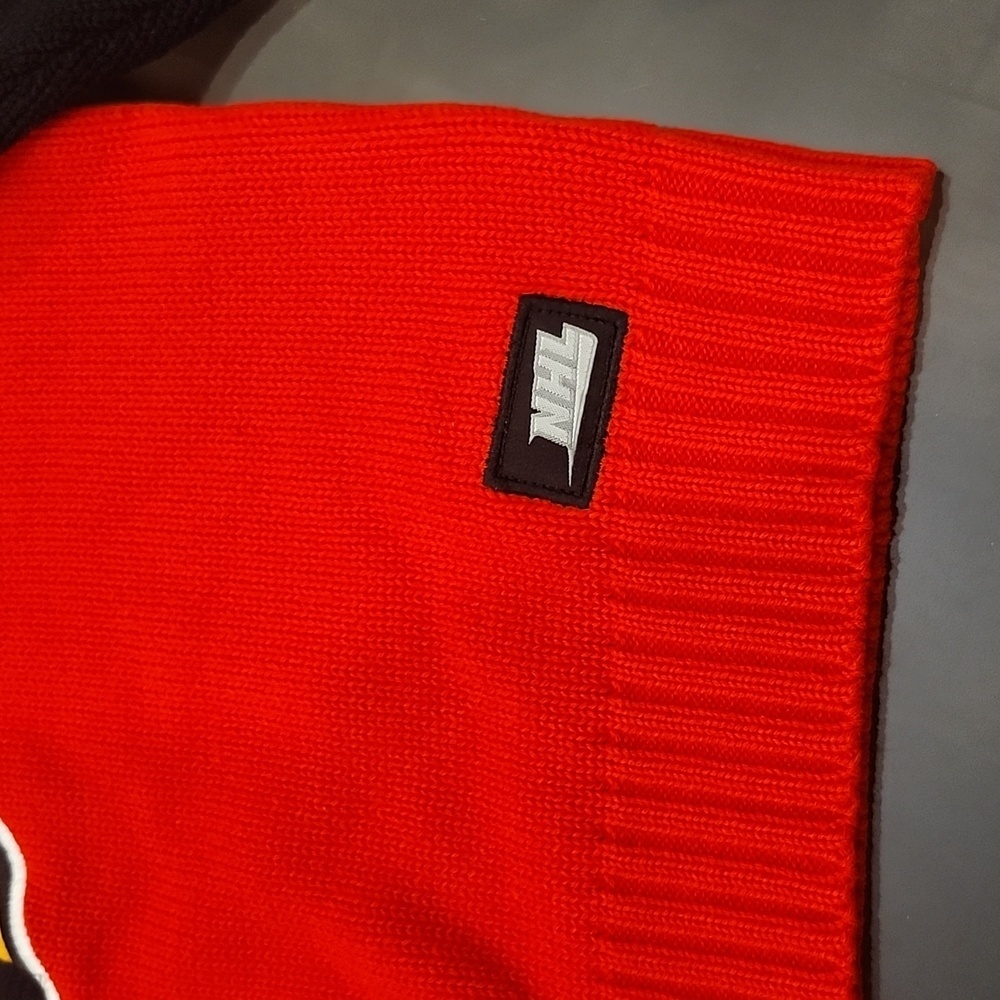 NHL  men's  Red and Black knit Ottawa Senators Sweater Large like new - Picture 2 of 6